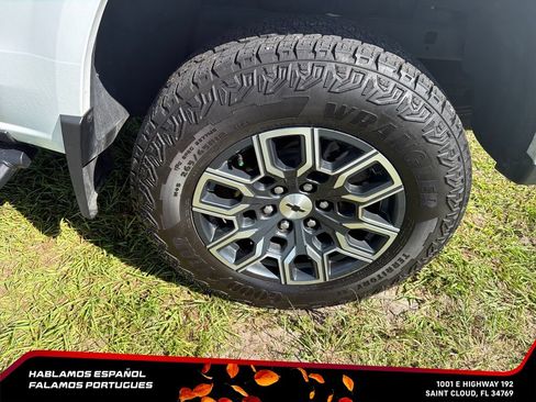 Used 2023 Chevrolet Colorado Z71 w/ Z71 Convenience Package 2 AWD/4WD image 11