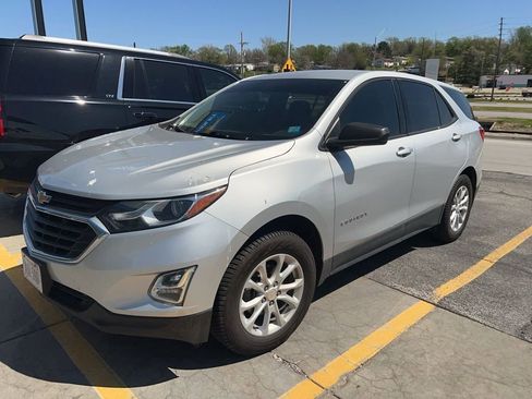 Used 2019 Chevrolet Equinox LS w/ LS Convenience Package image 1