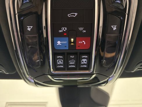 Used 2022 Jeep Grand Wagoneer Series III image 63