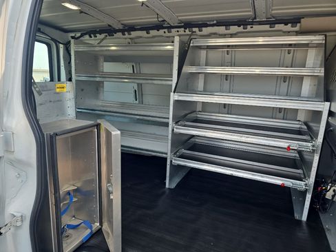 Used 2015 Chevrolet Express 2500 RWD image 14
