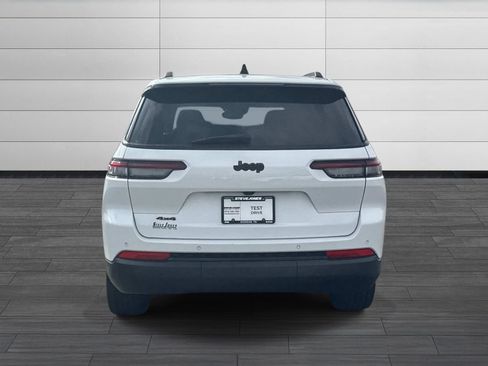 Used 2023 Jeep Grand Cherokee L Laredo image 5