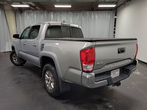 Used 2016 Toyota Tacoma SR5 image 6