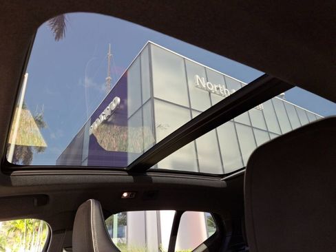 Used 2021 Volvo XC40 T4 R-Design w/ Protection Package Premier image 6