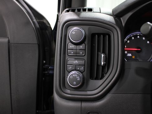 Used 2019 Chevrolet Silverado 1500 Custom Trail Boss AWD/4WD image 9