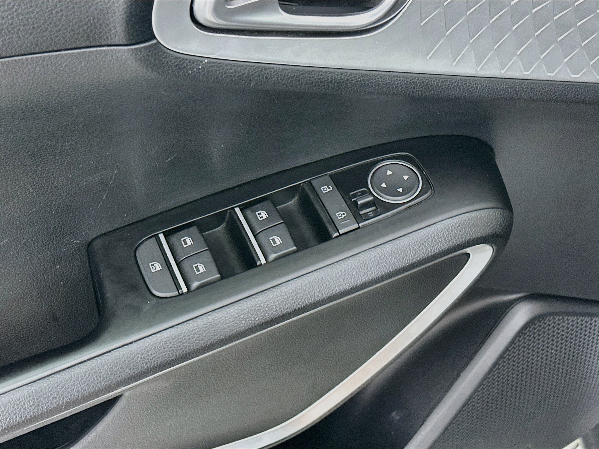 Used 2025 Kia Soul LX w/ LX Technology Package FWD image 15
