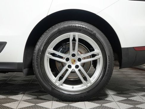 Certified 2021 Porsche Macan AWD/4WD image 14