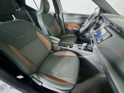 Used 2024 Nissan Kicks SR image 27