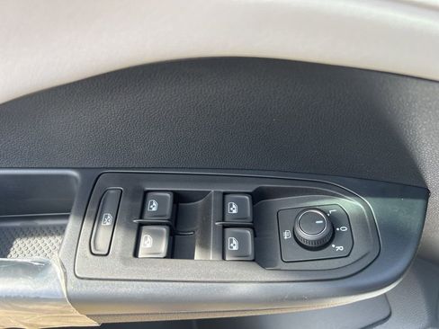 New 2025 Volkswagen Taos SE image 16