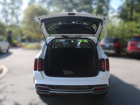 Certified 2023 Kia Sorento S w/ Panoramic Sunroof Package FWD image 9