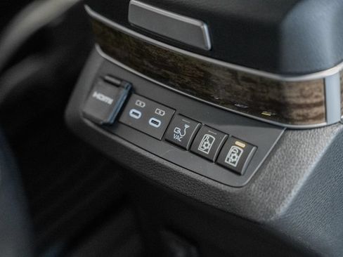 New 2026 Toyota Sienna Platinum AWD/4WD image 33