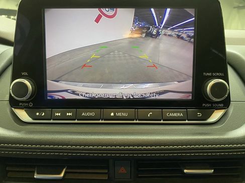 Used 2023 Nissan Rogue SV image 39