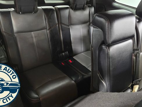 Used 2019 Nissan Pathfinder SL AWD/4WD image 41