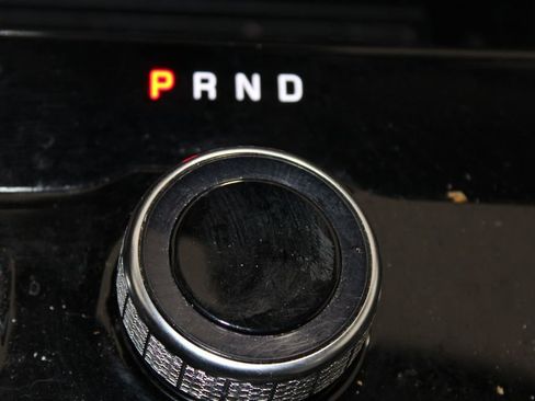 Used 2023 Jeep Grand Cherokee Limited w/ Black Appearance Package image 32