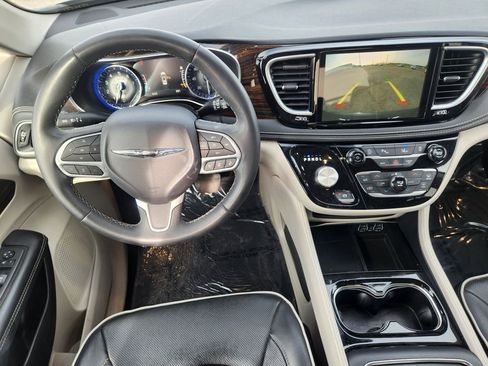 Used 2023 Chrysler Pacifica Limited image 27