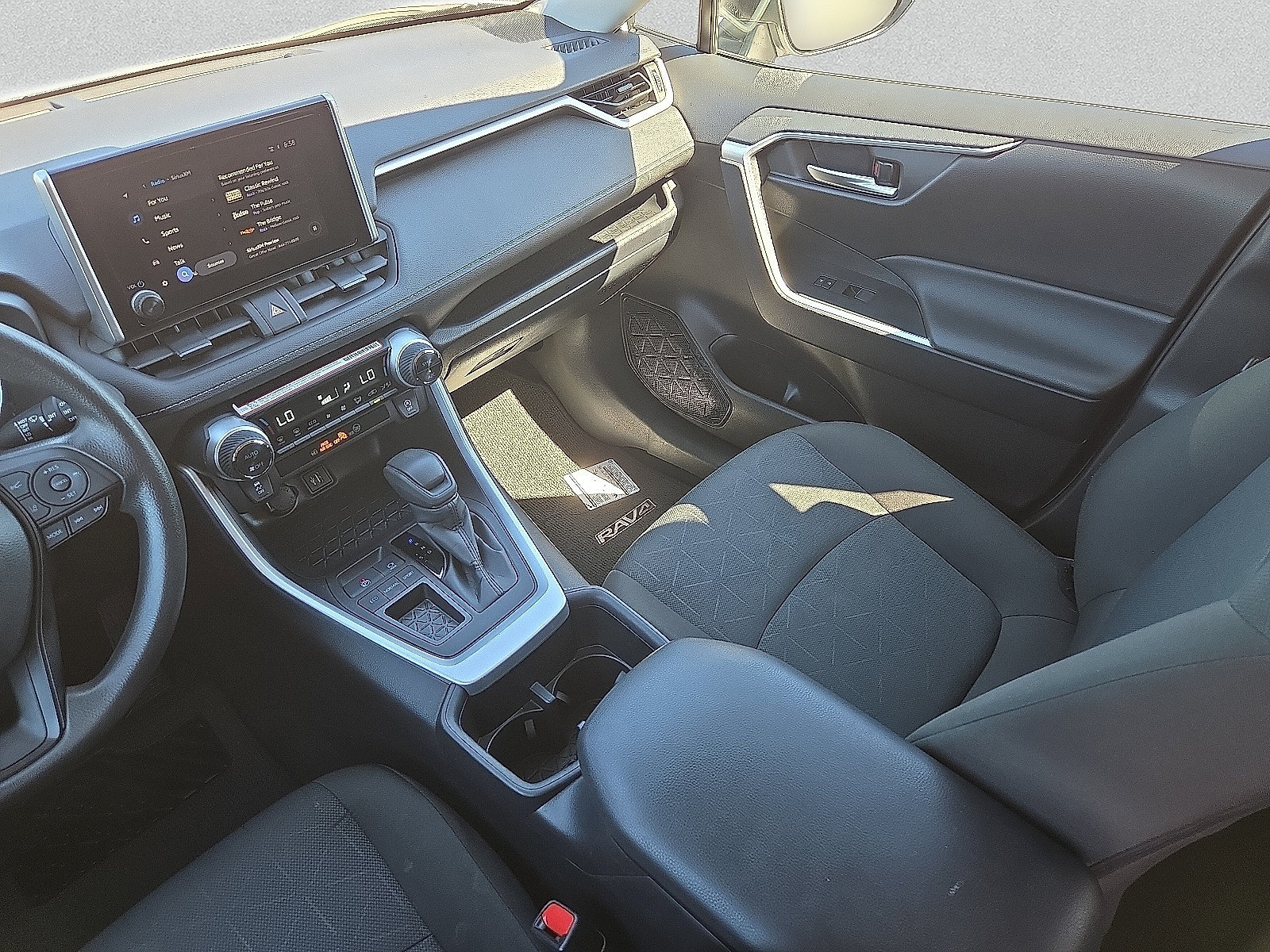 Used 2025 Toyota RAV4 XLE FWD image 12
