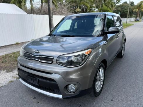 Used 2018 Kia Soul + image 4