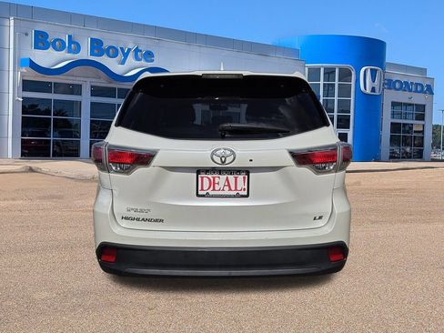 Used 2015 Toyota Highlander Plus FWD image 6