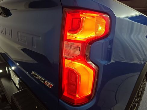Used 2022 Chevrolet Silverado 1500 ZR2 w/ Technology Package AWD/4WD image 33