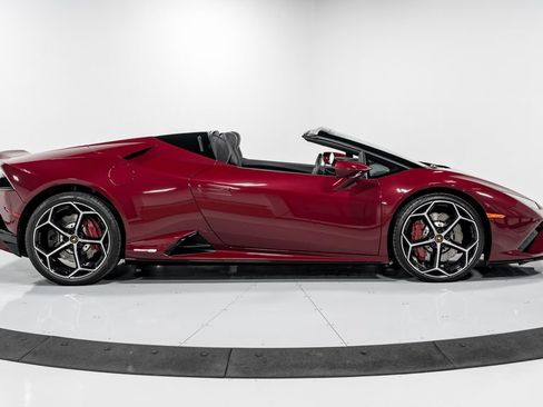 Used 2022 Lamborghini Huracan EVO RWD image 2