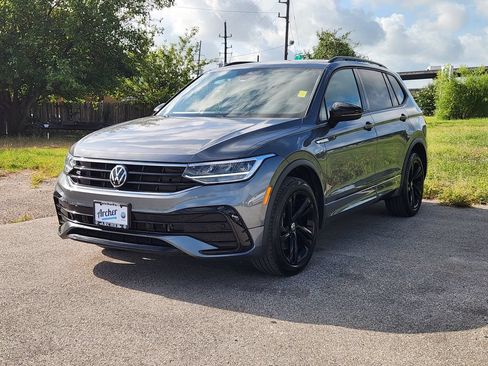 Used 2023 Volkswagen Tiguan SE R-Line FWD image 2