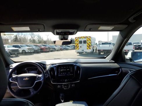 Used 2023 Chevrolet Traverse LT w/ LT Premium Package image 22