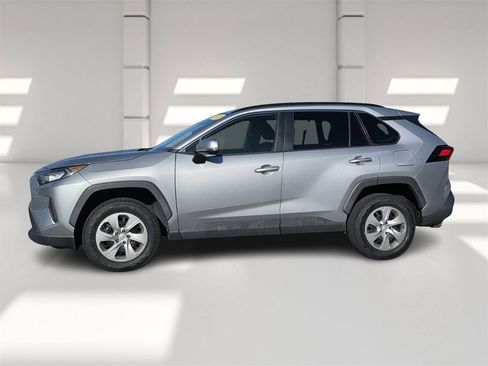 Used 2021 Toyota RAV4 LE image 7