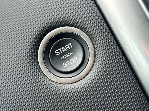 Used 2025 Land Rover Discovery Dynamic SE image 35