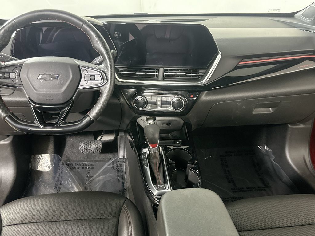 Used 2025 Chevrolet Trax RS w/ Sunroof Package FWD image 20