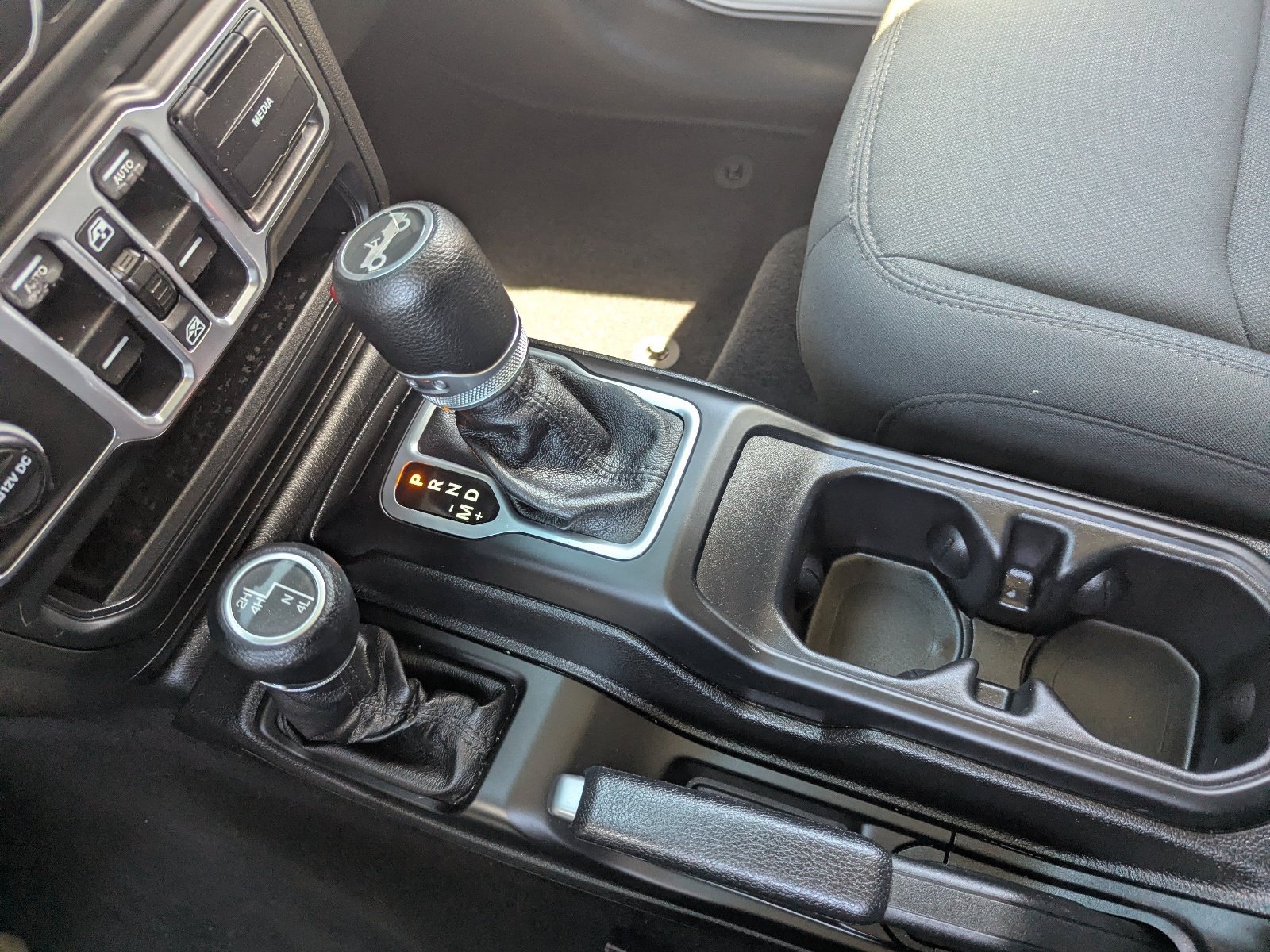 Used 2018 Jeep Wrangler Unlimited Sport S AWD/4WD image 29