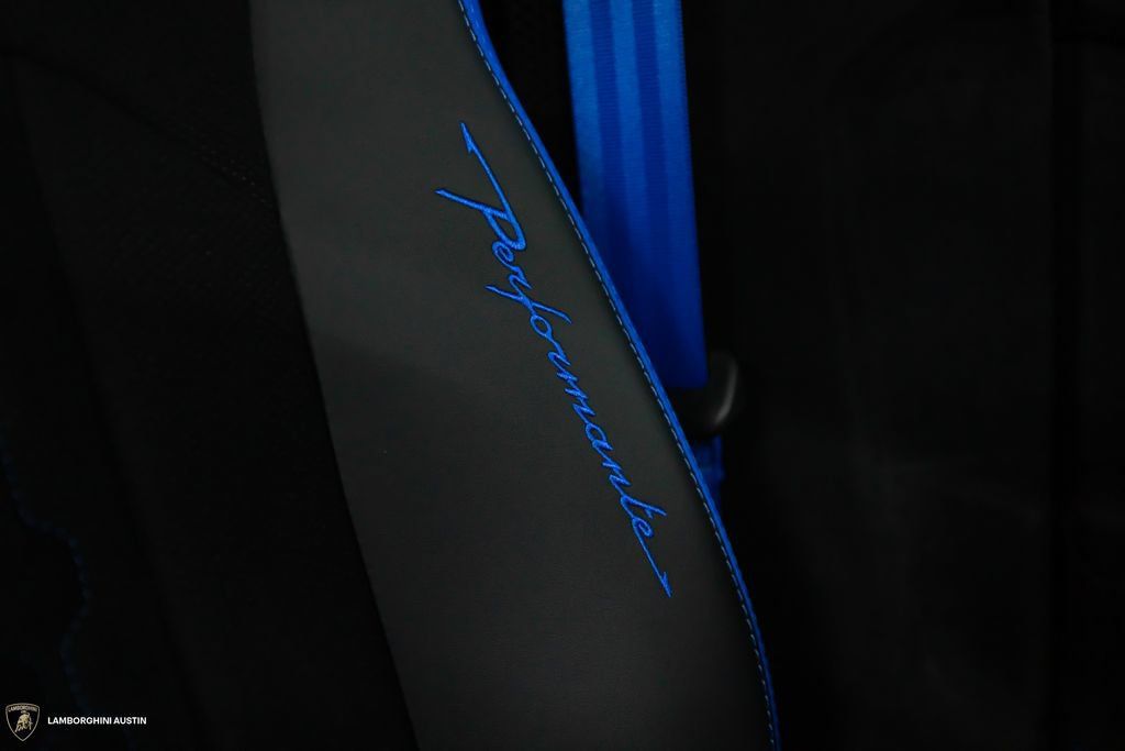 Used 2024 Lamborghini Urus Performante AWD/4WD image 28