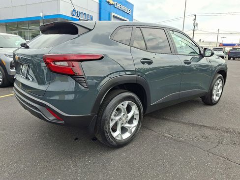 Used 2025 Chevrolet Trax LS w/ LS Convenience Package FWD image 5