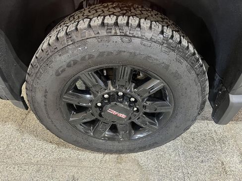 Used 2024 GMC Sierra 2500 AT4 w/ AT4 Premium Plus Package AWD/4WD image 26