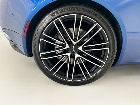 Used 2025 Aston Martin DB12 Coupe RWD image 30