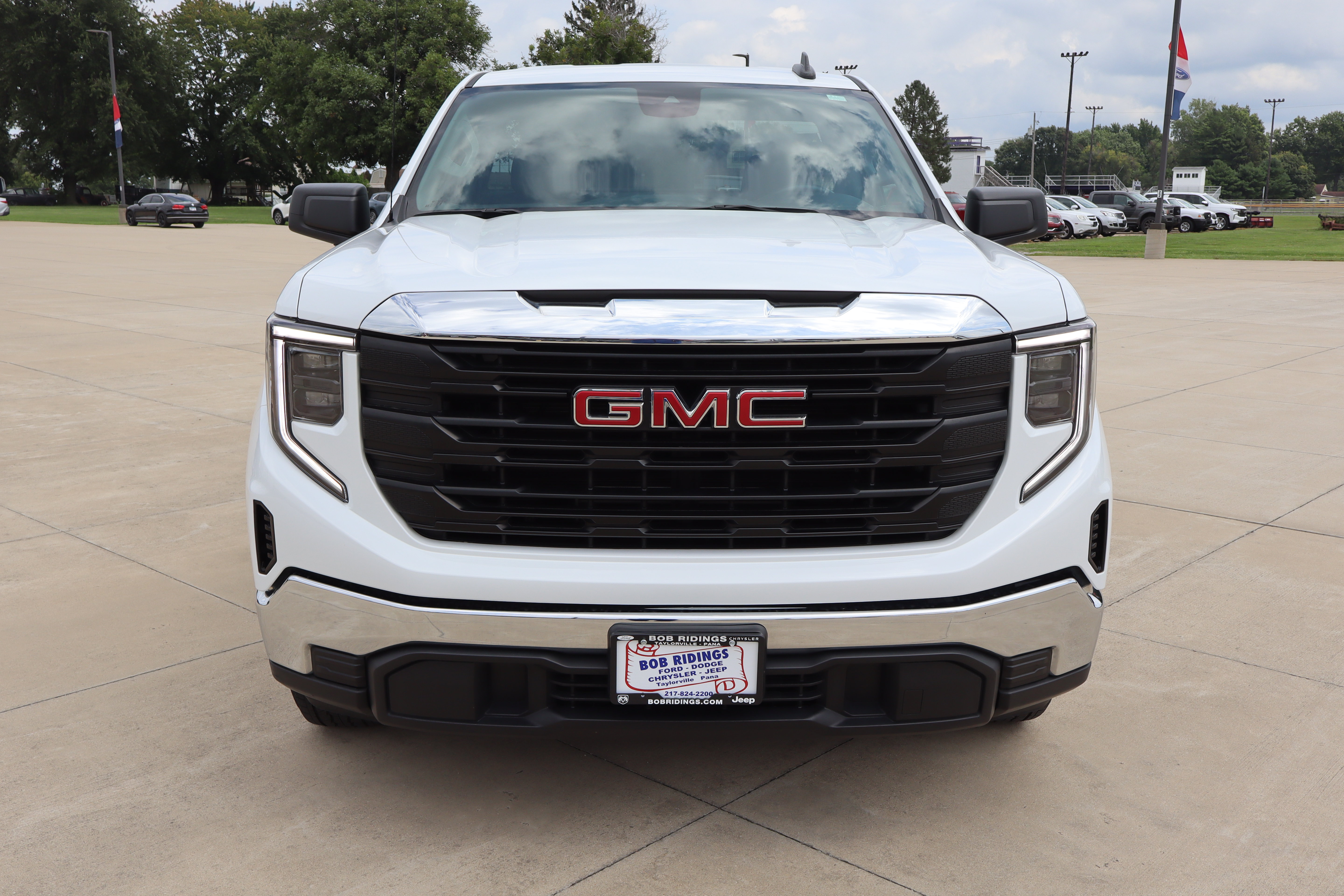 Used 2024 GMC Sierra 1500 Pro w/ Convenience Package RWD image 3