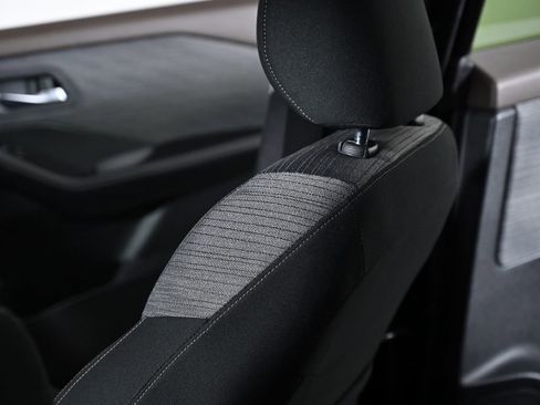 Used 2023 Nissan Rogue SV image 27