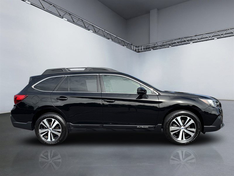 Used 2018 Subaru Outback 3.6R Limited AWD/4WD image 3