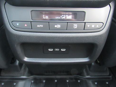 Used 2025 Honda Pilot Touring image 38
