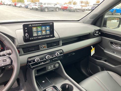 New 2025 Honda Pilot TrailSport image 19