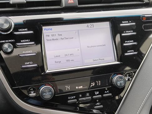 Used 2018 Toyota Camry XSE FWD image 30