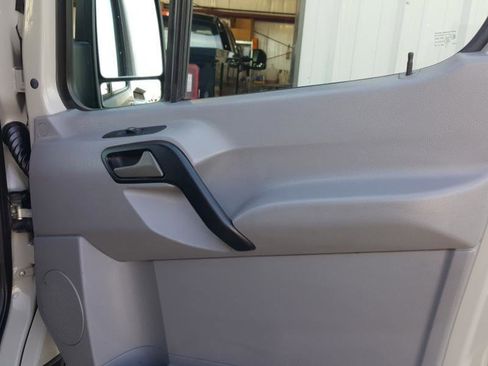 Used 2014 Mercedes-Benz Sprinter 2500 image 24