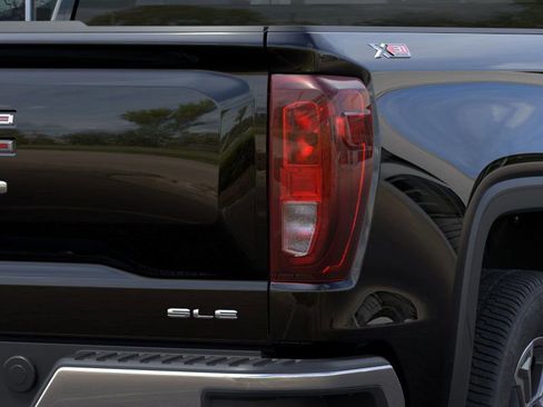 New 2026 GMC Sierra 1500 SLE image 17