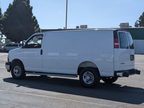 Used 2025 Chevrolet Express 2500 w/ Driver Convenience Package RWD image 5
