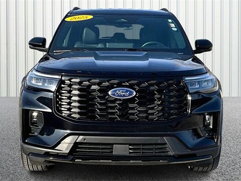 Used 2025 Ford Explorer ST-Line w/ ST-Line Street Pack image 3