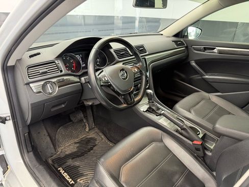 Used 2018 Volkswagen Passat 2.0T SE image 39