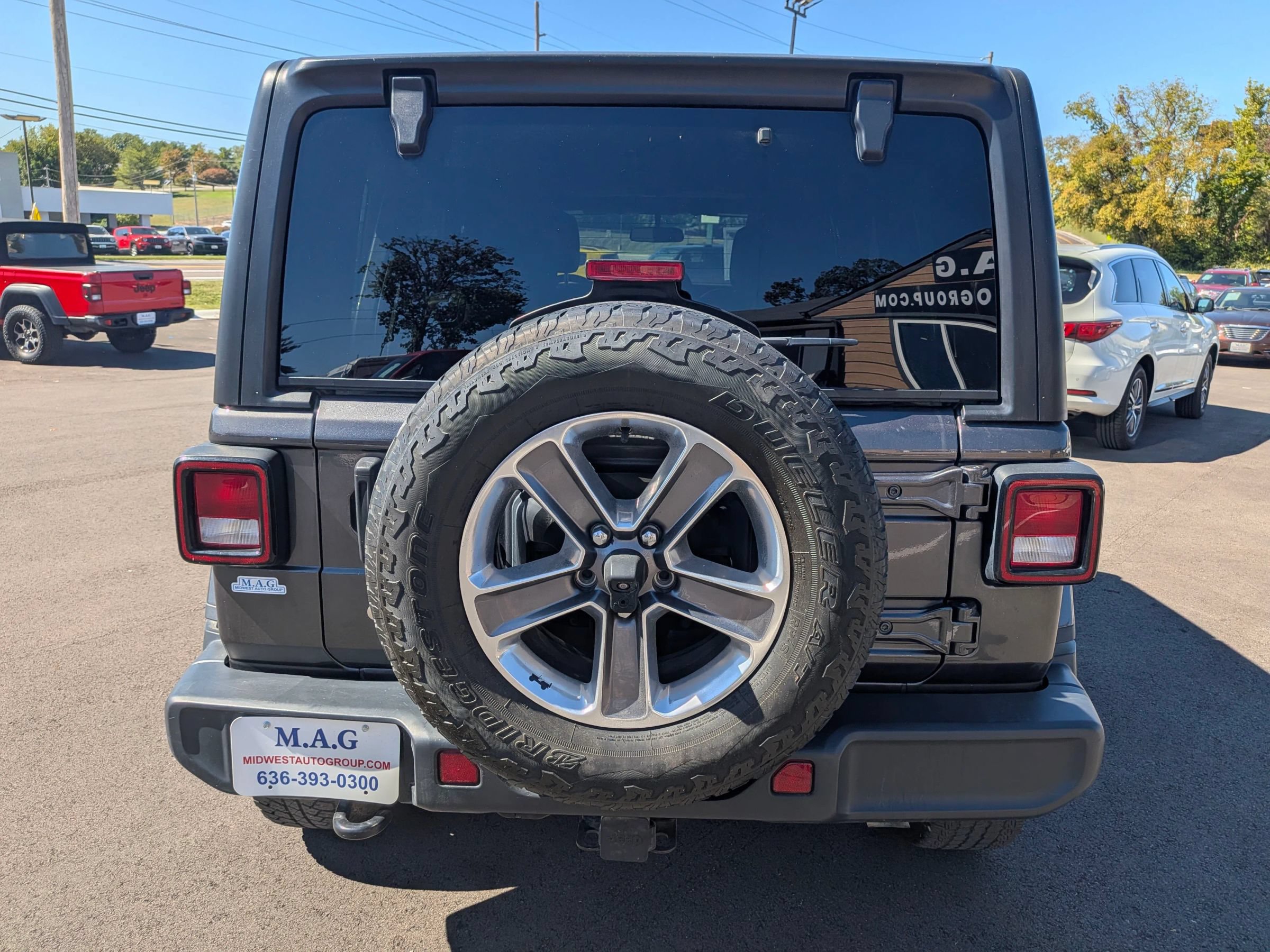 Used 2018 Jeep Wrangler Unlimited Sahara AWD/4WD image 5