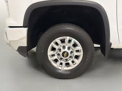 Used 2024 Chevrolet Silverado 2500 LT AWD/4WD image 30
