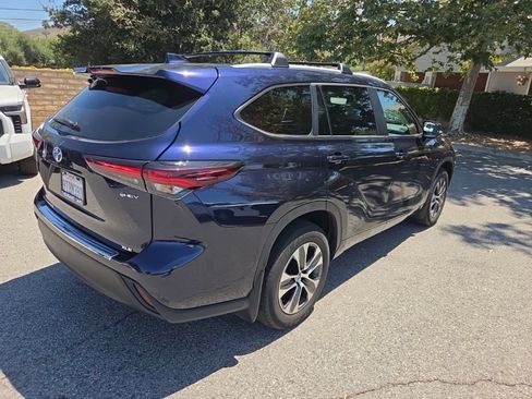 Used 2025 Toyota Highlander XLE AWD/4WD image 5