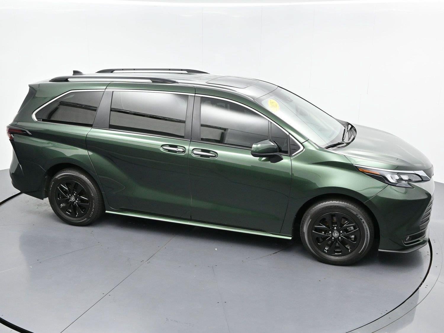 Used 2025 Toyota Sienna XLE FWD image 42