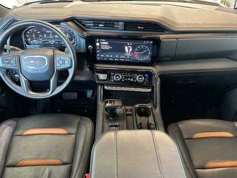 Used 2025 GMC Sierra 1500 AT4 w/ Technology Package AWD/4WD image 12