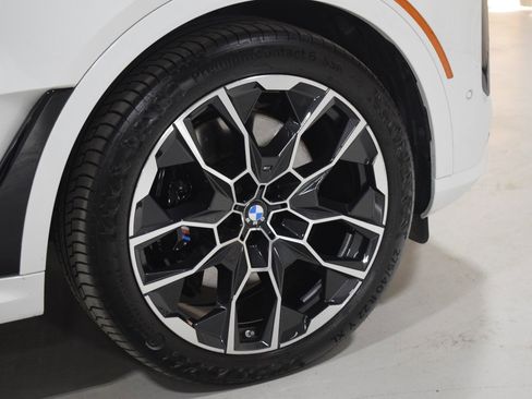 Used 2026 BMW X7 M60i image 16
